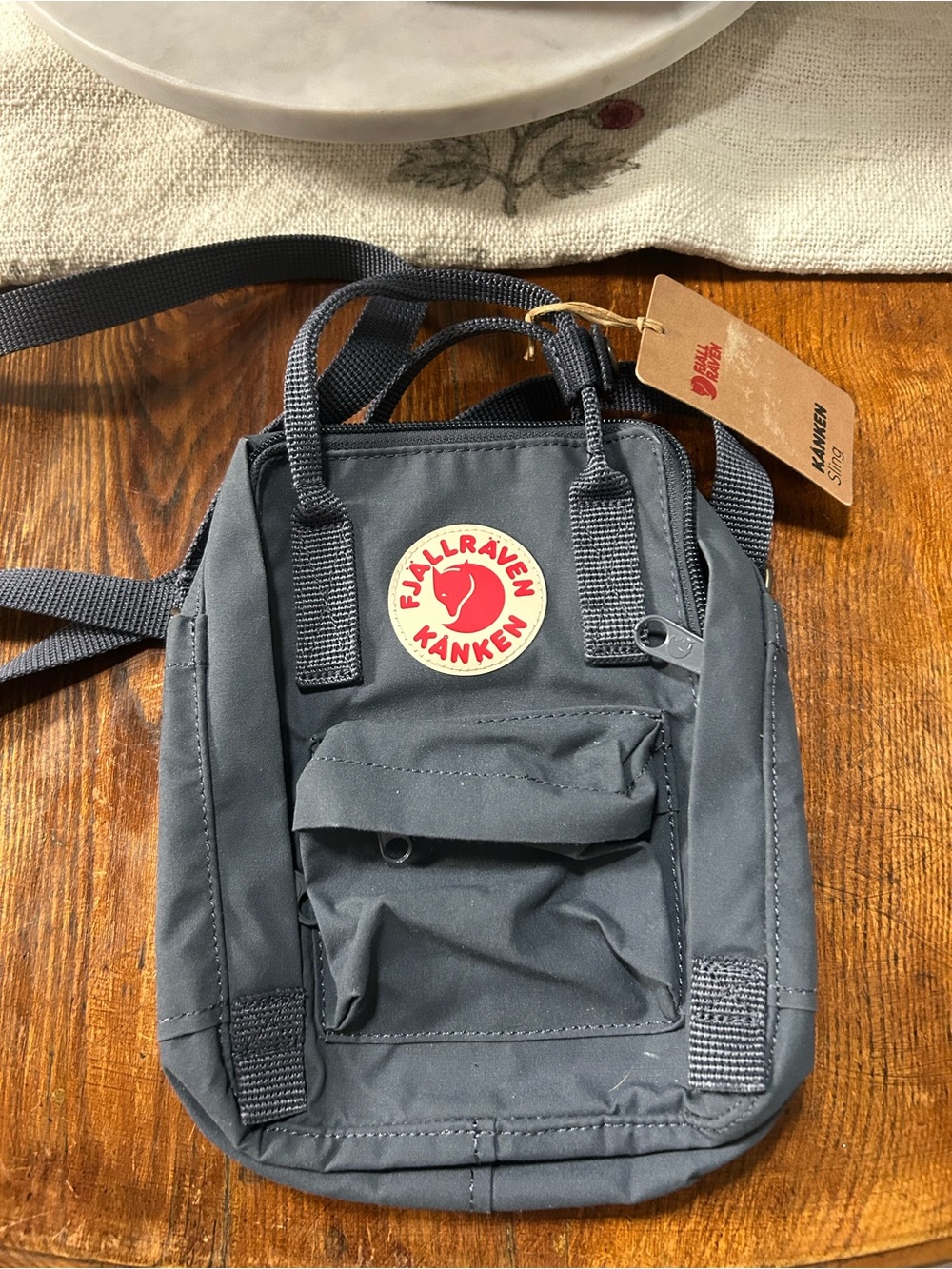 Fjallraven Kånken Small Crossbody Bag - Dark Gray with Red Logo